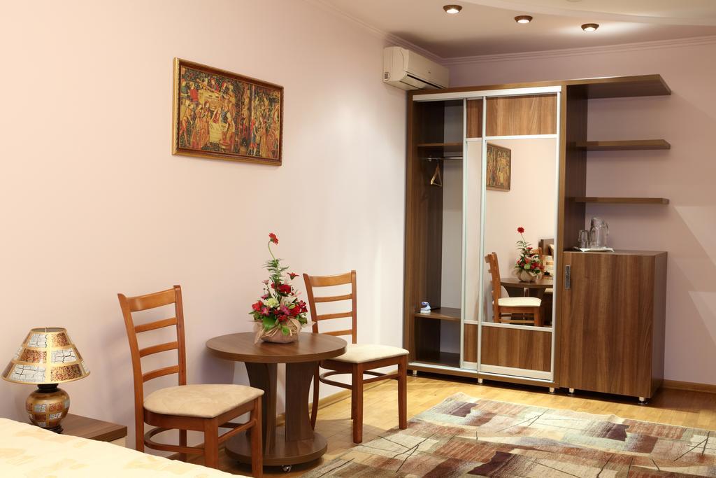 Hotel Bachus Kišiněv Pokoj fotografie